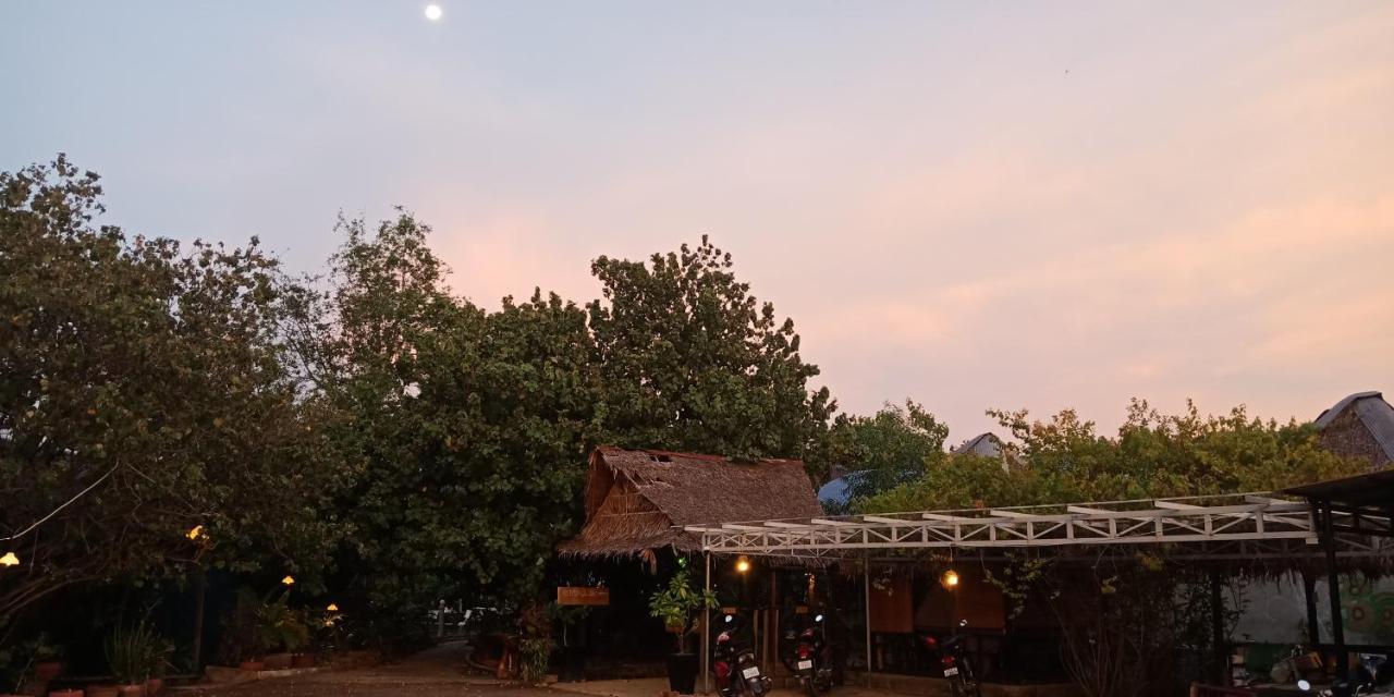 Banyan Tree Hostel Kampot Ngoại thất bức ảnh